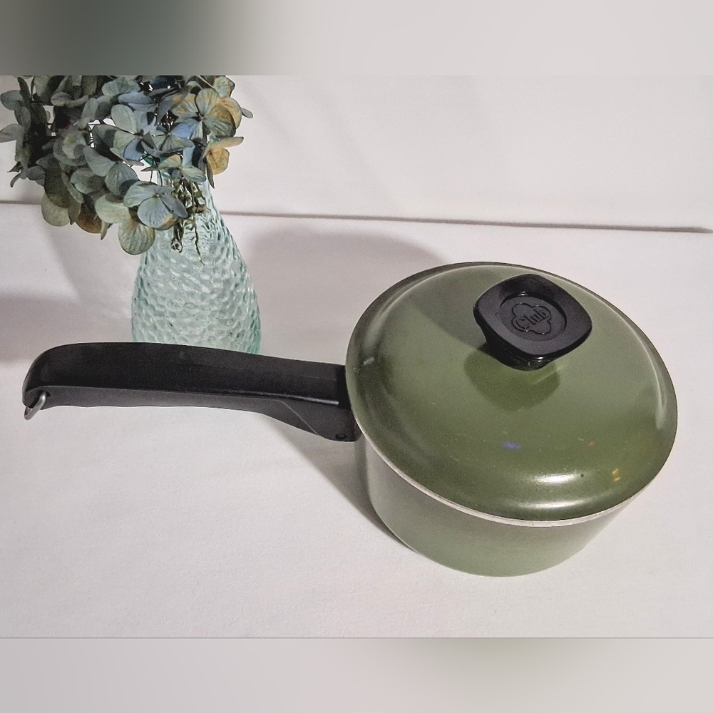 Vintage CLUB Brand Aluminun Sauce Pot w/ Lid - Avocado Green 1 1/2 qts